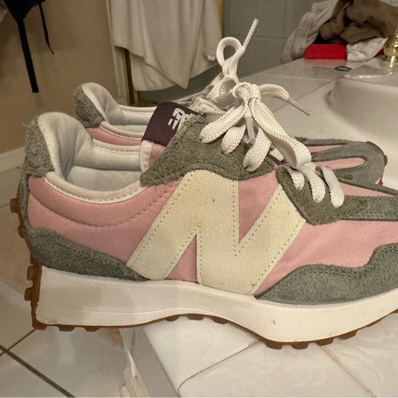 New Balance Women's Pink and Green Sneakers 327 - Size 6.5 - Picture 5 of 9